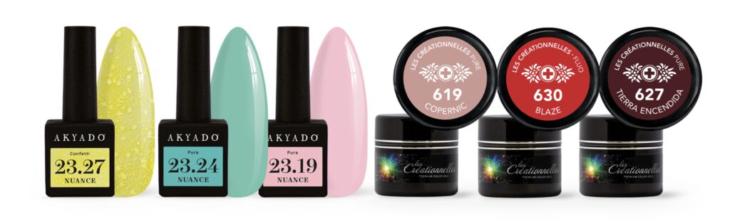 Farbgele und Gellacke von Akyado – Sanfte Schönheit für empfindliche Nägel und entwickelt für alle, die strahlende Farben lieben und dabei auf ihre Haut achten möchten. Warum du sie lieben wirst: • Hypoallergen: Frei von HEMA & Di-HEMA und TPO – ideal für empfindliche Haut und Allergiker. • Sanft zur Haut: Reduziert das Risiko von Reizungen und schützt die natürliche Nagelstruktur. • Intensive Farben: Leuchtende Töne, die sofort ins Auge fallen. Mit den Farbgelen und Gellacken entscheidest du dich für Qualität, Sicherheit und Stil – ohne Kompromisse. Wir haben über 100 Farben von Akyado – und insgesamt mehr als 600 Farbtöne von verschiedenen hochwertigen Marken!
