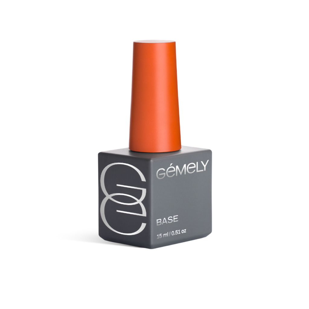 Sanft zum Naturnagel<br />
Diese Base wurde mit besonderem Fokus auf Verträglichkeit und Schutz des Naturnagels entwickelt. Sie ist HEMA- und TPO-frei – zwei Inhaltsstoffe, die in vielen Gel-Produkten vorkommen und bei empfindlichen Personen häufiger Allergien oder Hautreaktionen auslösen können.<br />
Durch diese moderne, schonendere Formulierung ist die Base für viele Kundinnen besser verträglich und eignet sich besonders für Menschen mit sensibler Haut oder empfindlichen Nägeln. Gleichzeitig sorgt sie für eine zuverlässige Haftung und ein angenehmes Tragegefühl, ohne den Naturnagel unnötig zu belasten.